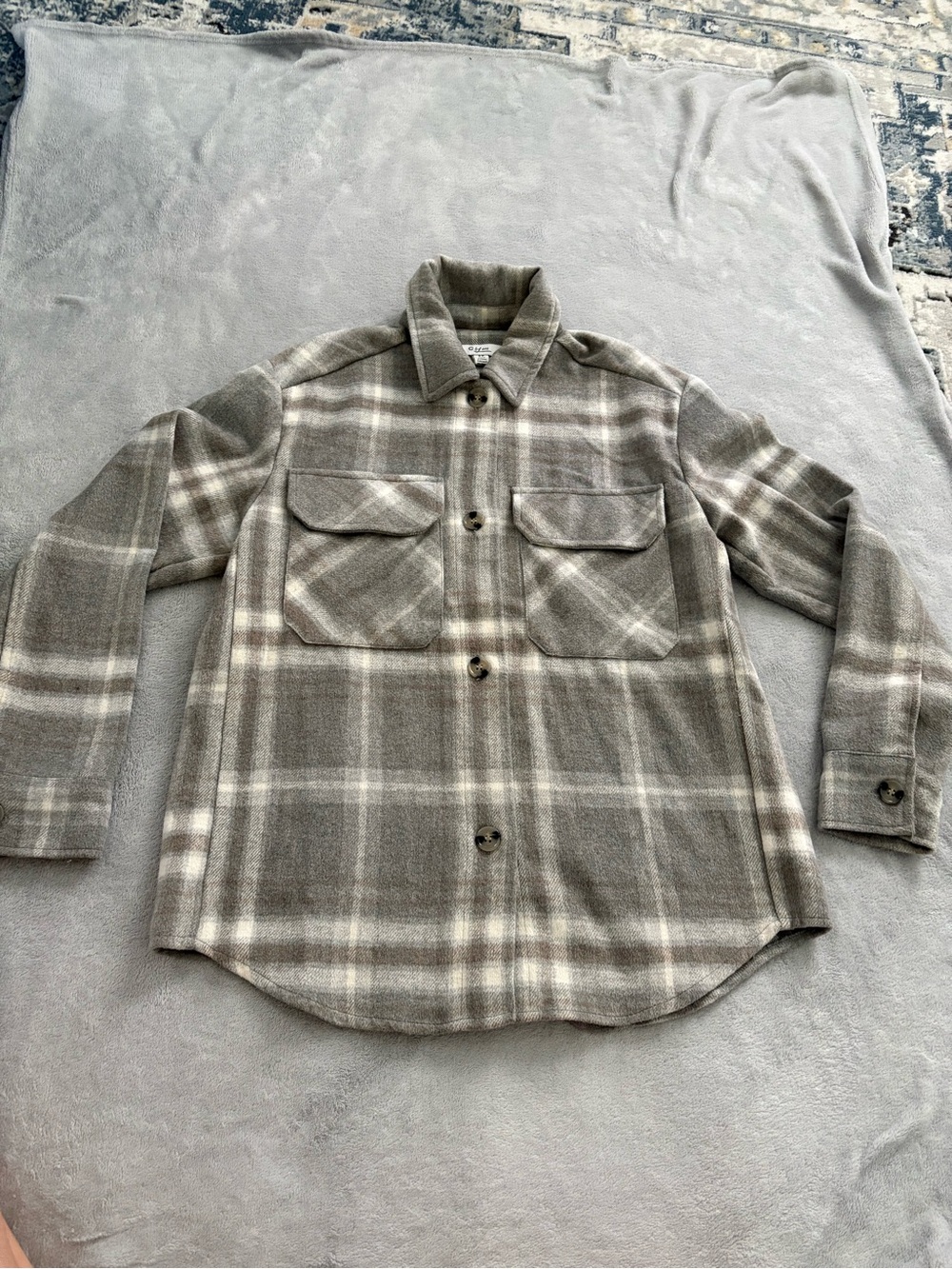 Women’s Plaid Button-Front Shacket in Taupe
